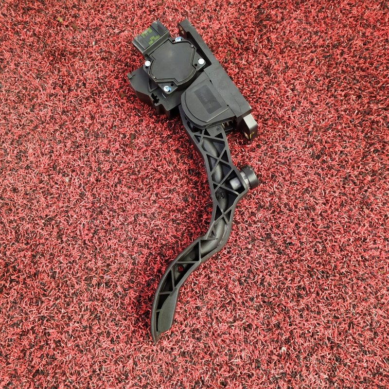 педаль газа