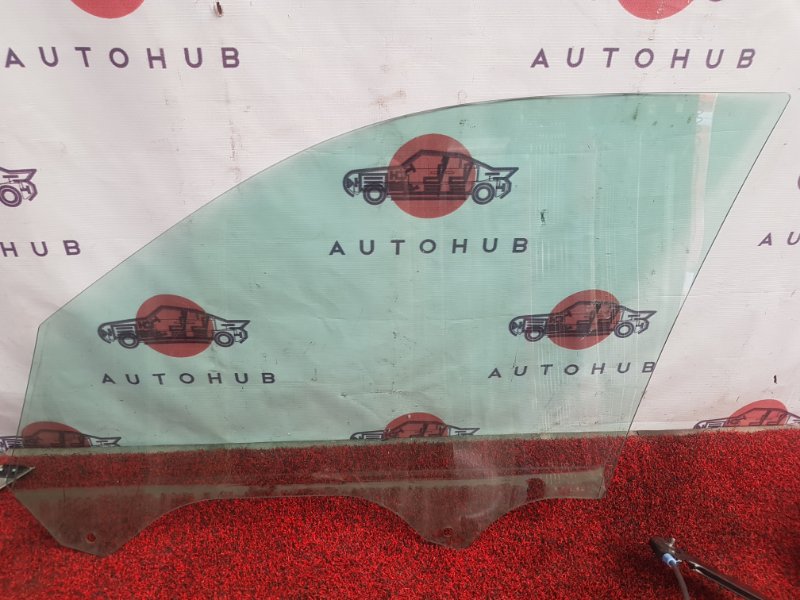 Боковое стекло