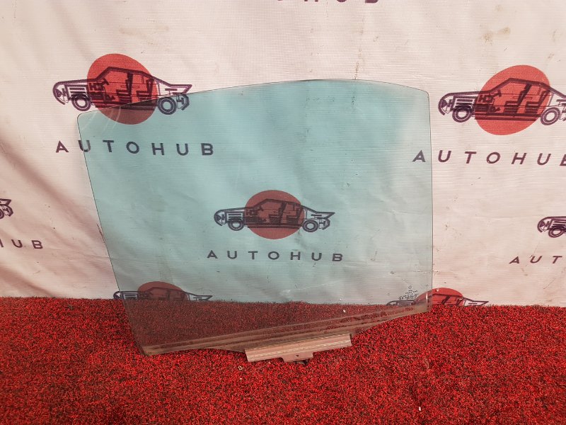 Боковое стекло