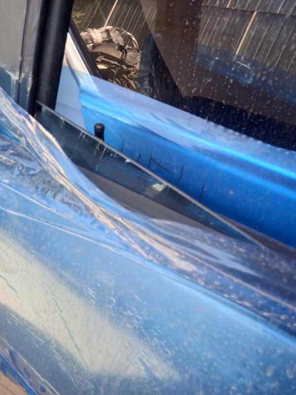 Боковое стекло