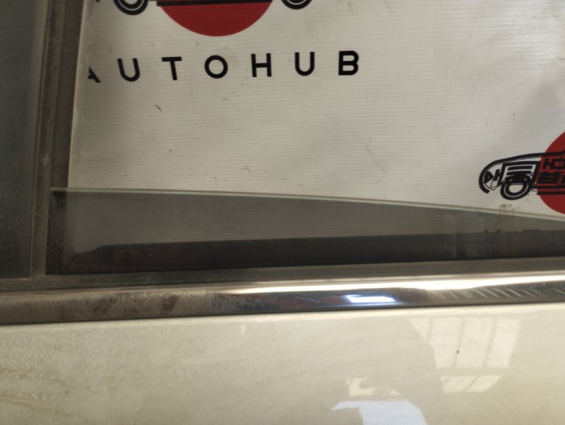 Боковое стекло