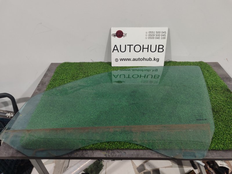 Боковое стекло