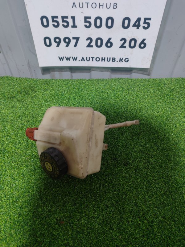 бачок для тормозной жидкости