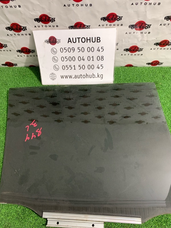 Боковое стекло