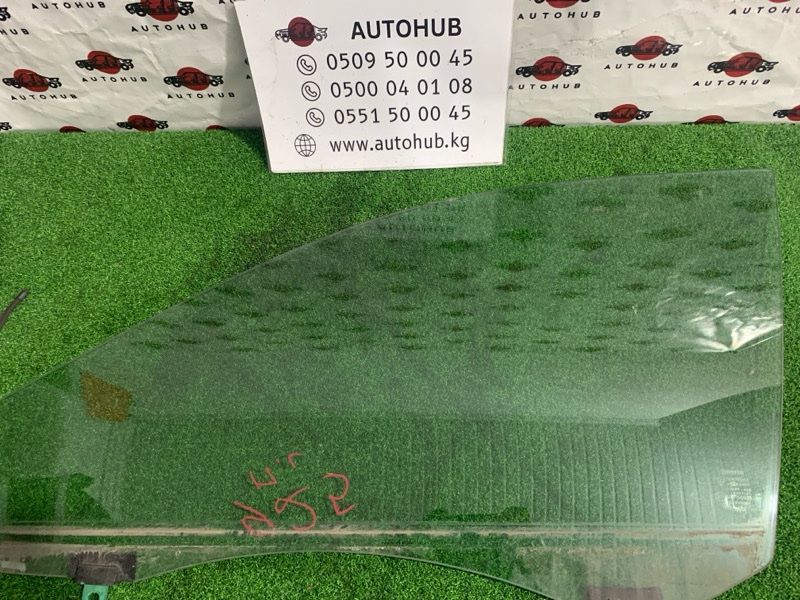 Боковое стекло