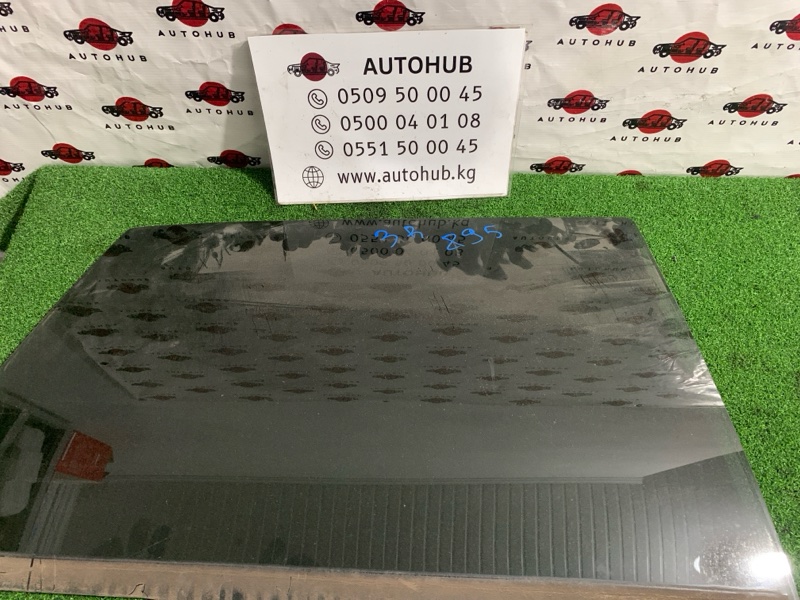Боковое стекло
