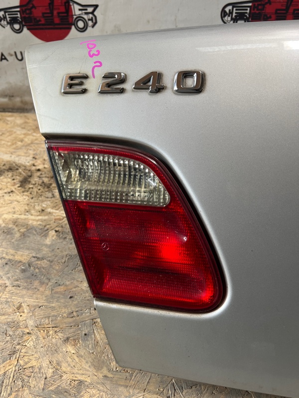 Фонарь крышки багажника - Mercedes-Benz E-CLASS