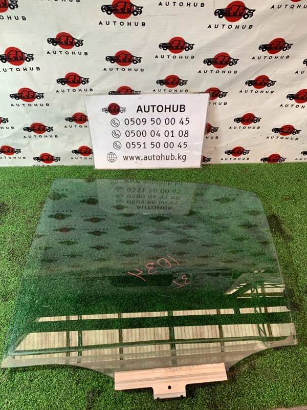 Боковое стекло