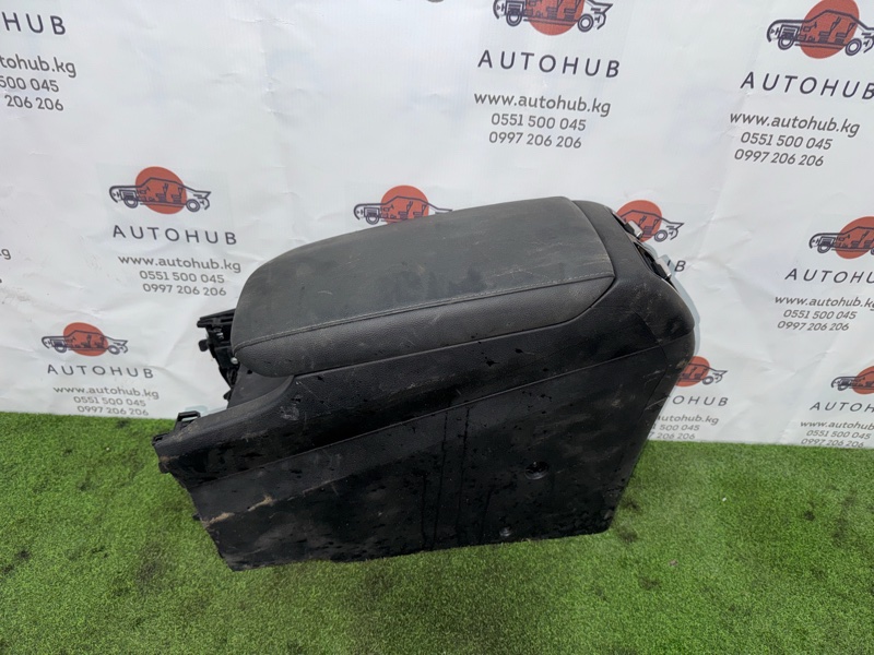 подлокотник - Hyundai Santa Fe