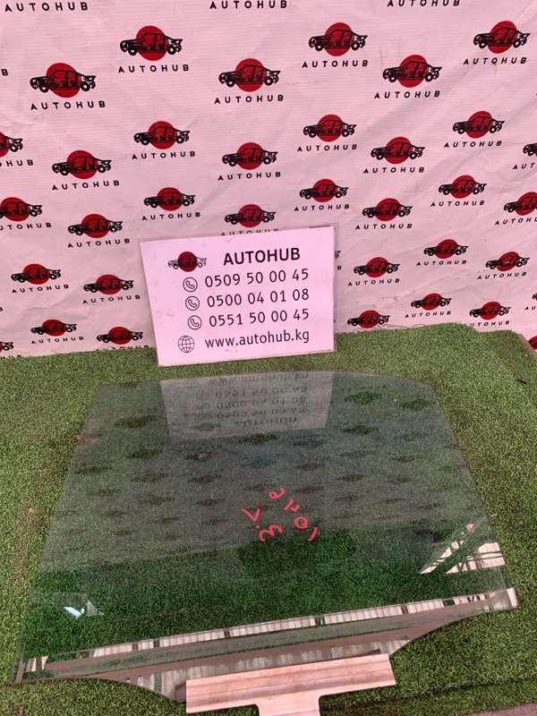 Боковое стекло