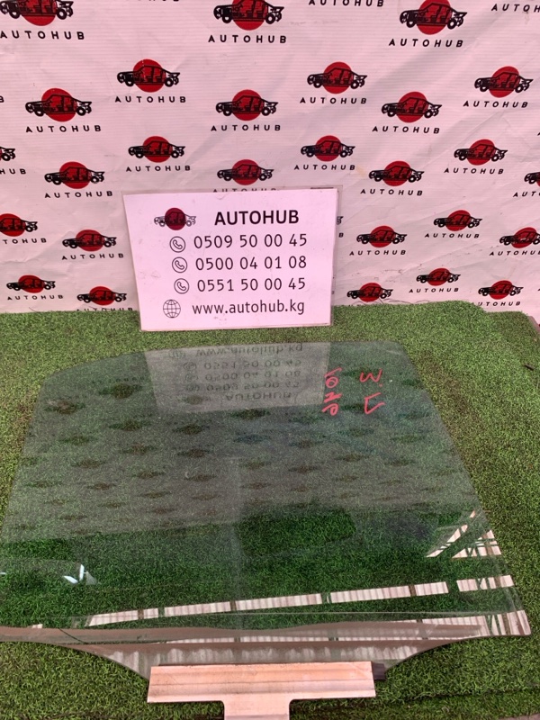 Боковое стекло