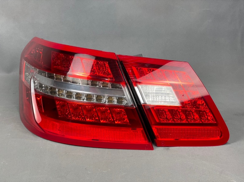 задний фонарь - Mercedes-Benz Е-class