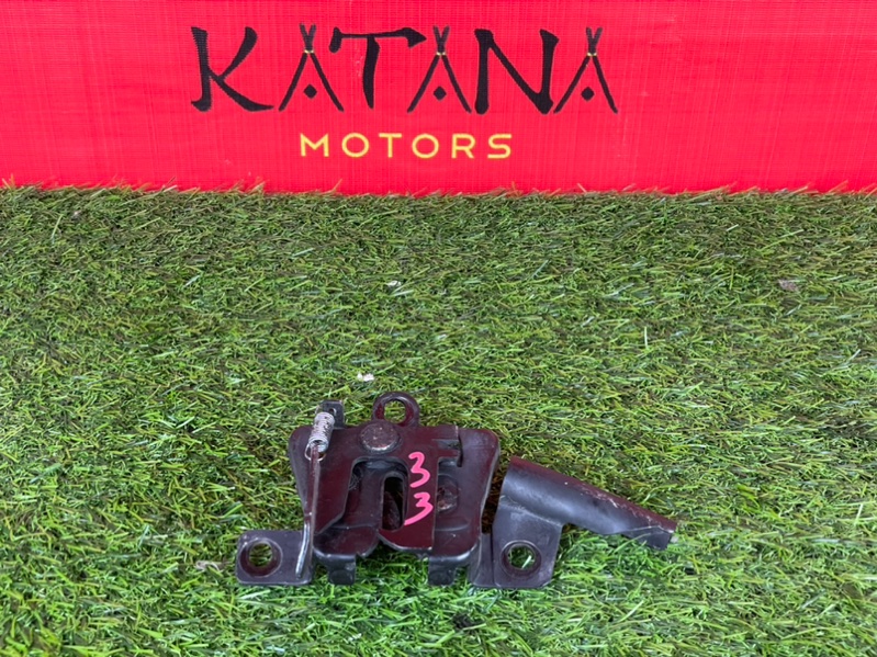 замок капота