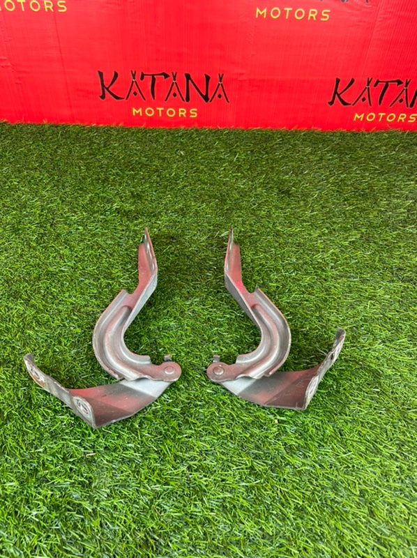 петля капота