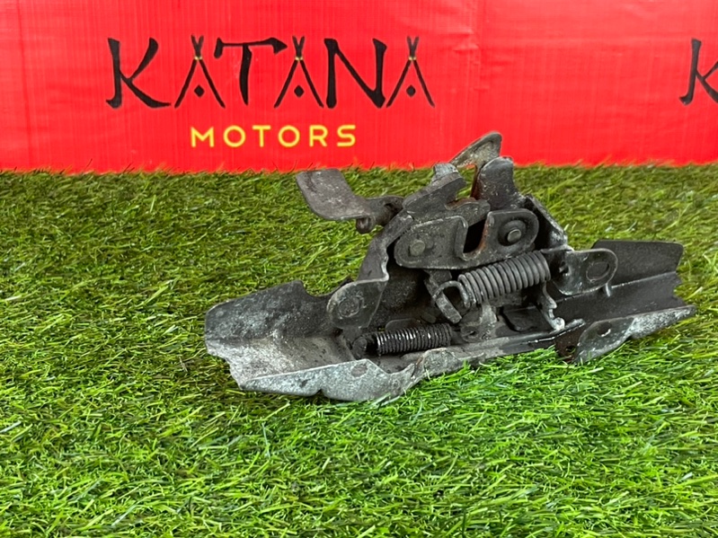замок капота - Toyota AVENSIS