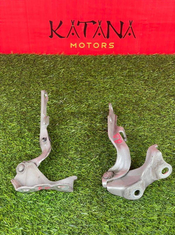 петля капота - Toyota WINDOM