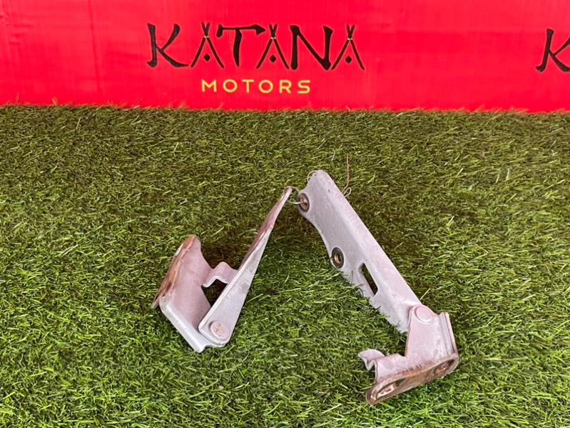 петля капота
