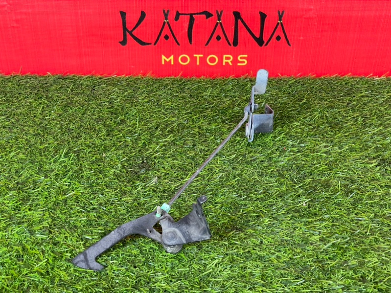 замок капота - Toyota HARRIER