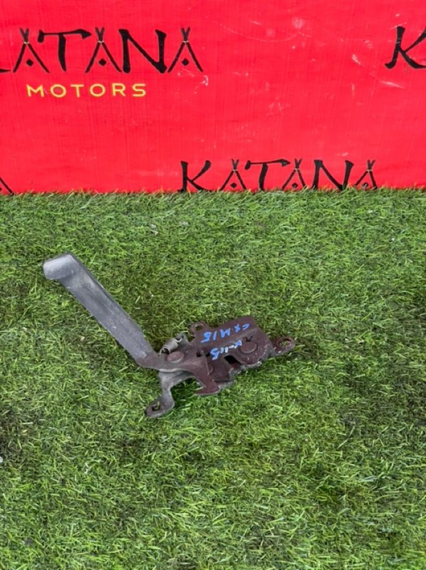 замок капота
