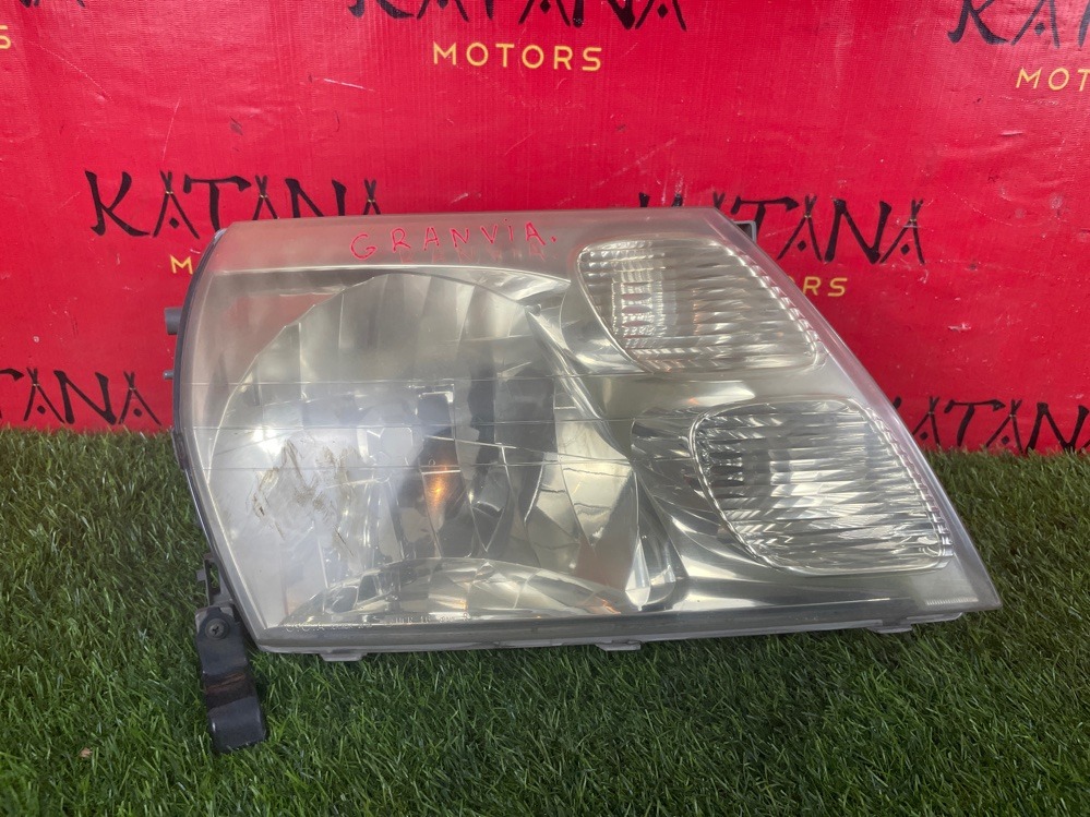 фара - Toyota Granvia