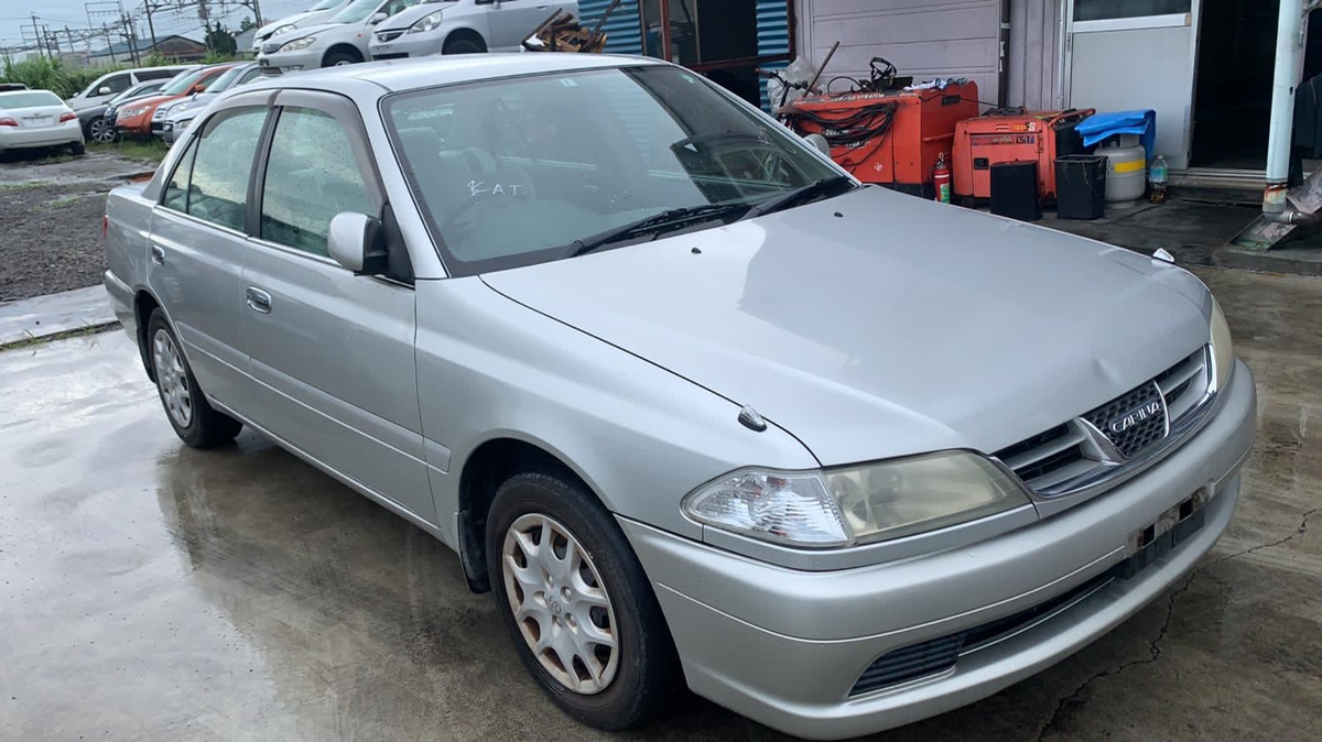 бампер - TOYOTA Karina
