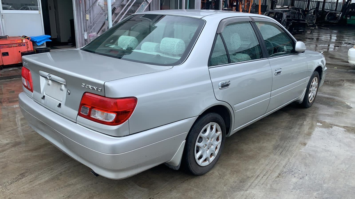 бампер - TOYOTA Karina