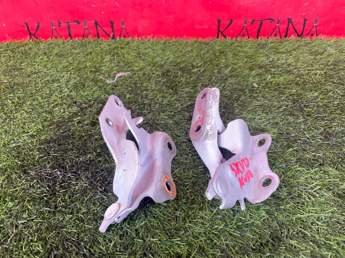 петля капота