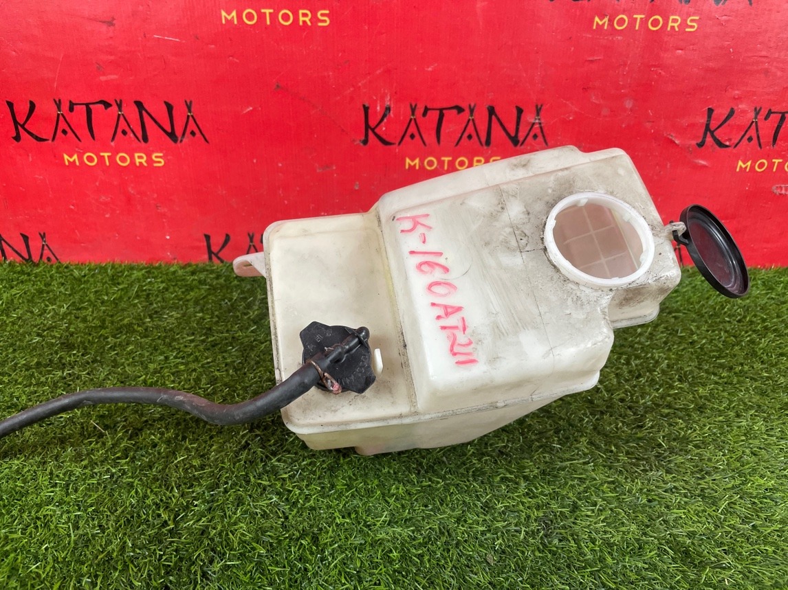 бачок омывателя - TOYOTA Karina