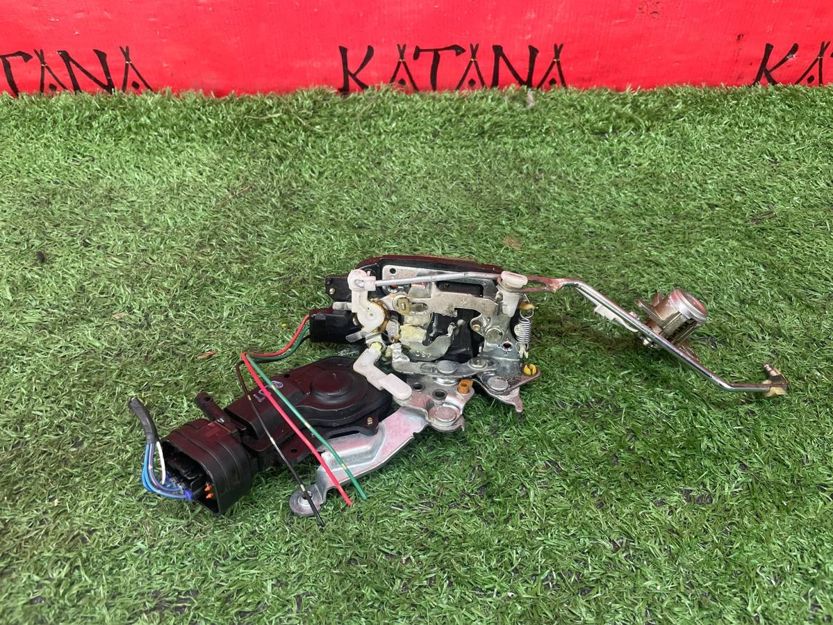 замок двери - Toyota WINDOM