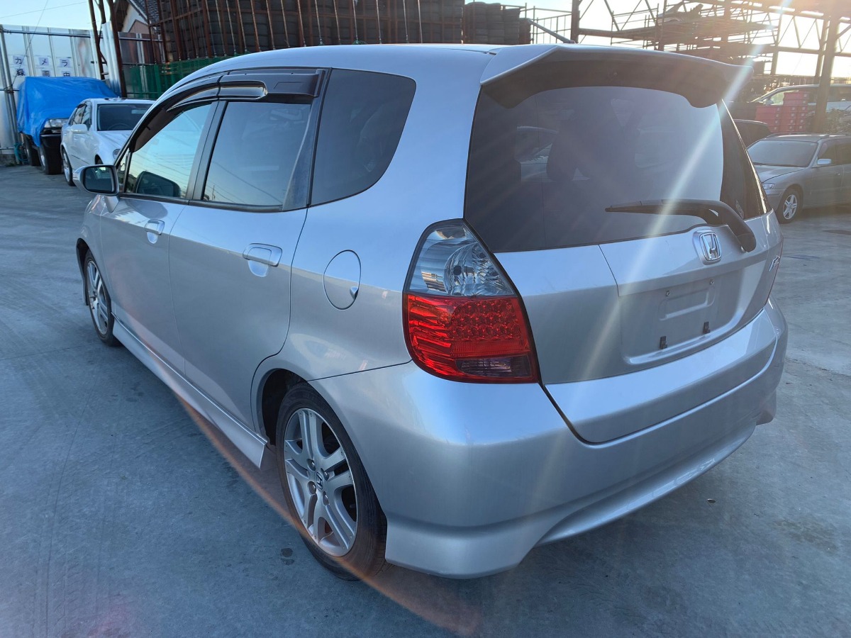 глухое стекло - HONDA FIT