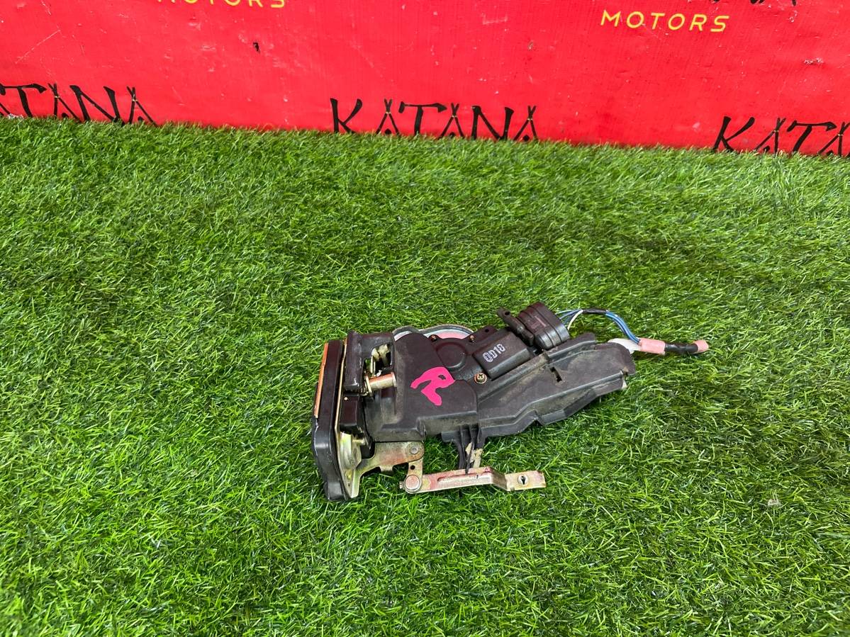 замок двери - Toyota Camry Gracia
