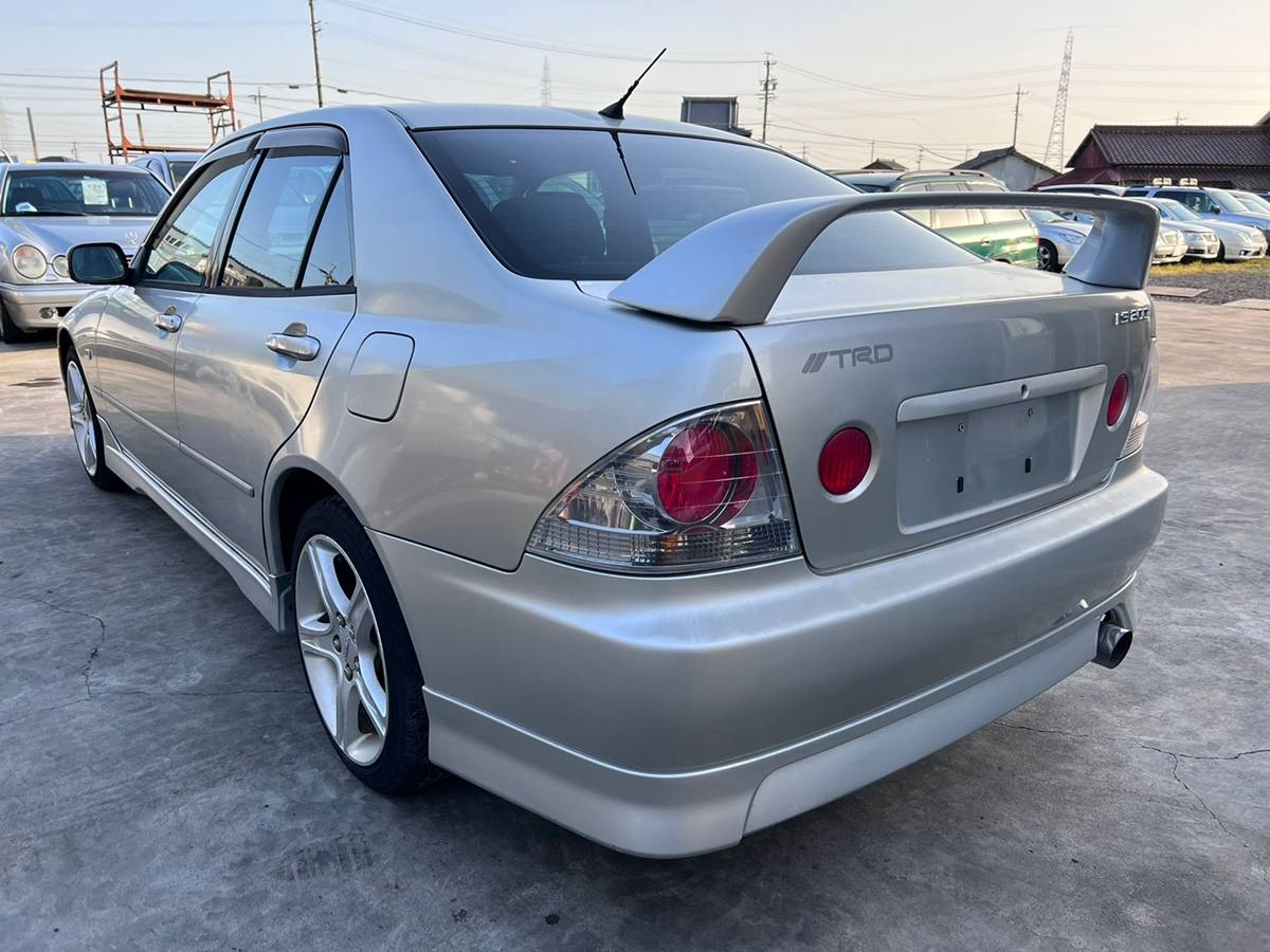 дверь - Toyota ALTEZZA