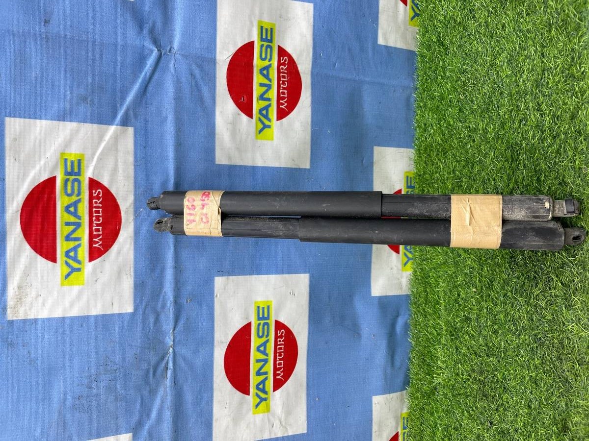 Амортизатор багажника и капота