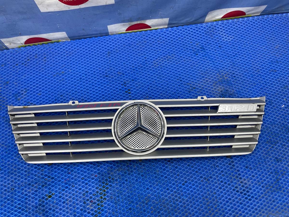 решетка радиатора - Mercedes-Benz SPRINTER