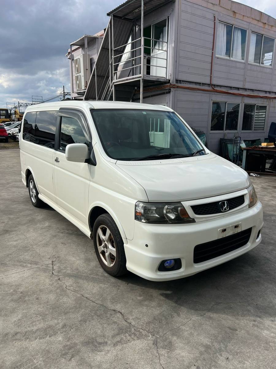 решетка радиатора - HONDA STEP WGN