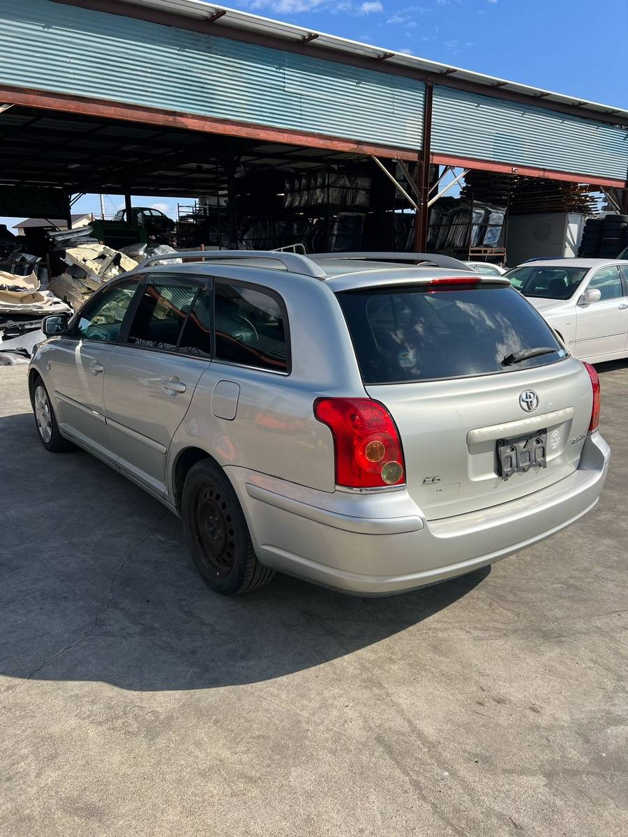 крышка багажника - Toyota AVENSIS