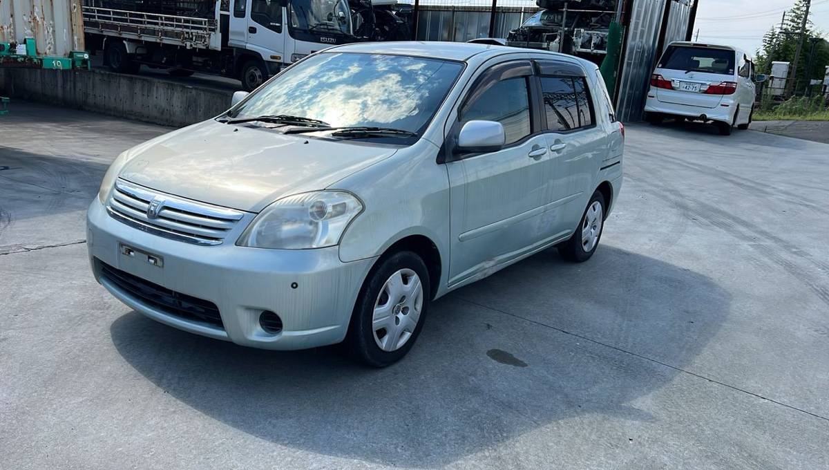 фара - Toyota Raum