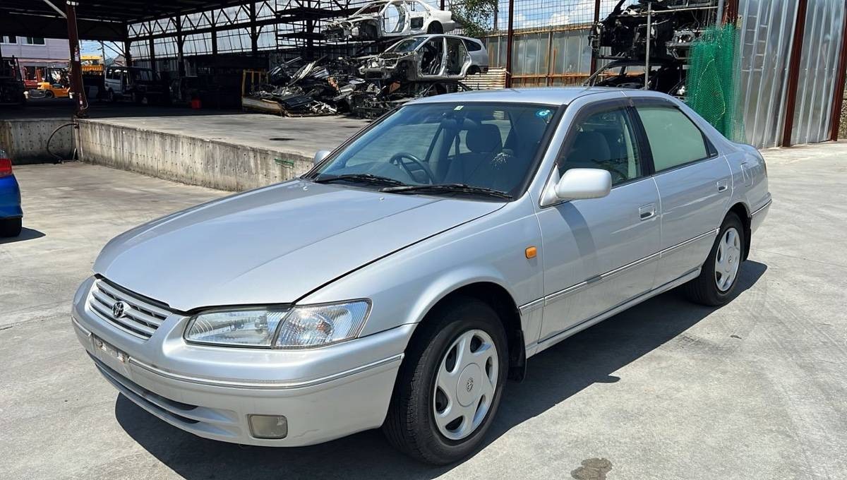 бампер - Toyota GRACIA