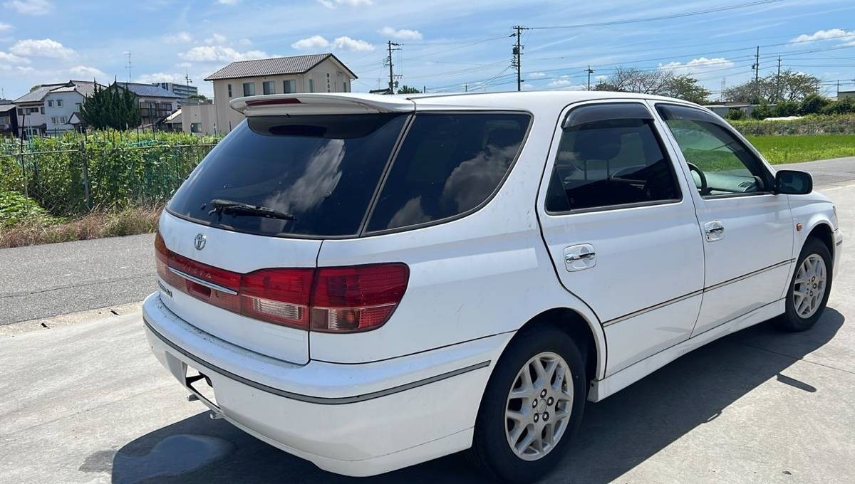 задний фонарь - Toyota Vista