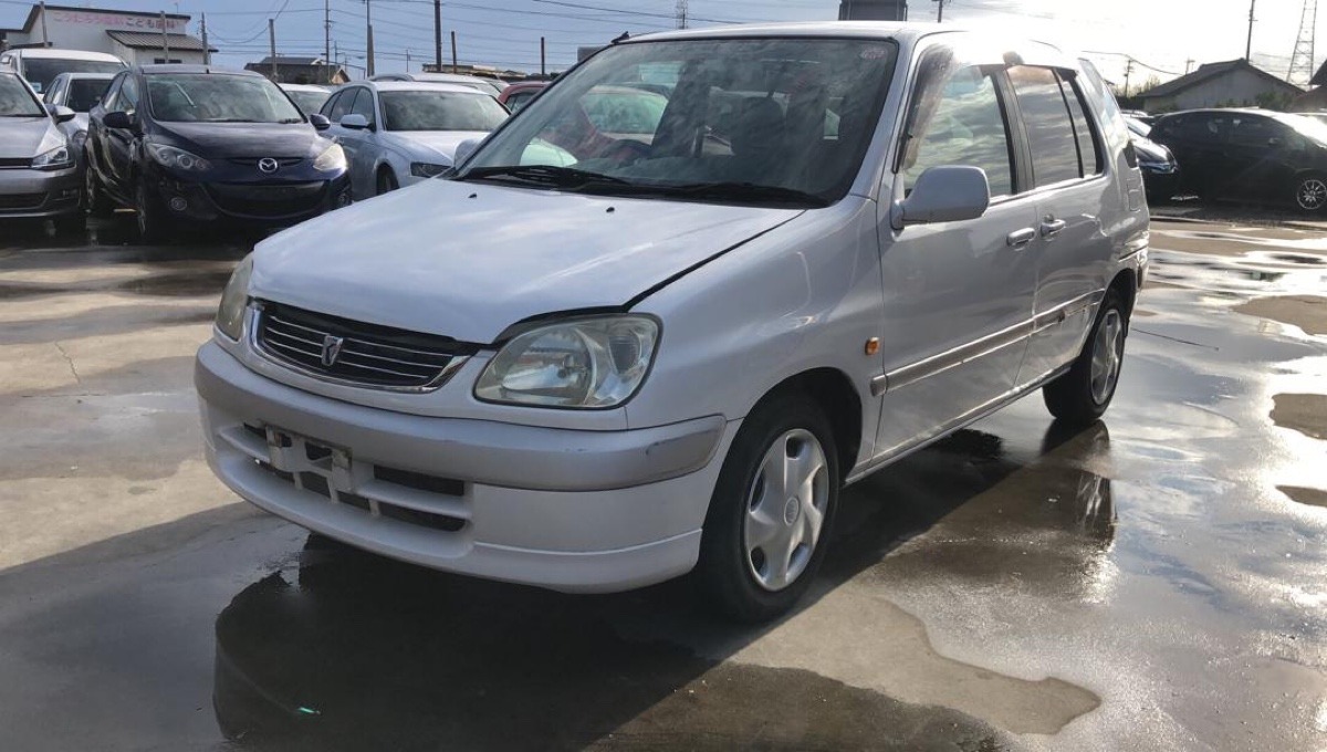 бампер - Toyota Raum